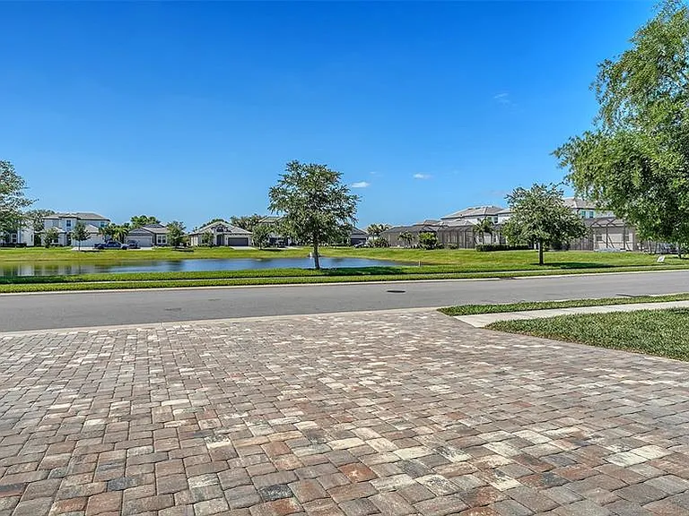 16905 Sweetwater Village Dr — Photo 5