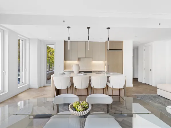 78-29 Austin Street image 5 of 31