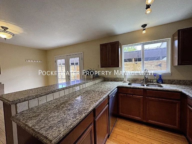 1827 Quail St #5 — Photo 8