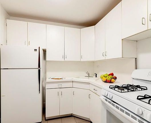 4th image of 145 E 15th St APT 7N