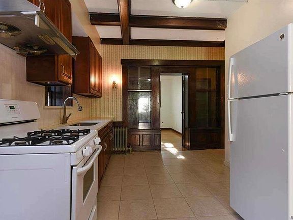 3rd image of 8756 191st St Floor 1