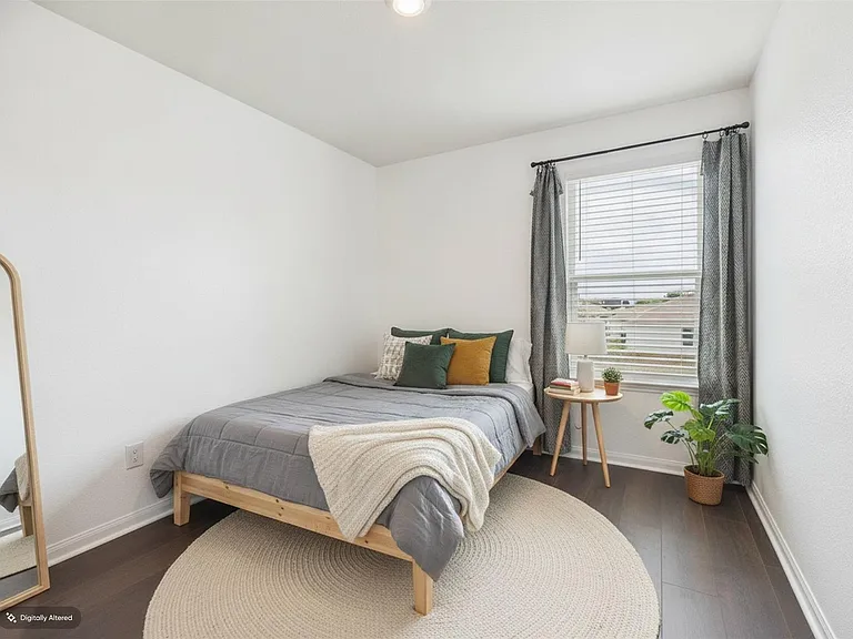 1687 Twin Estates Dr — Photo 13