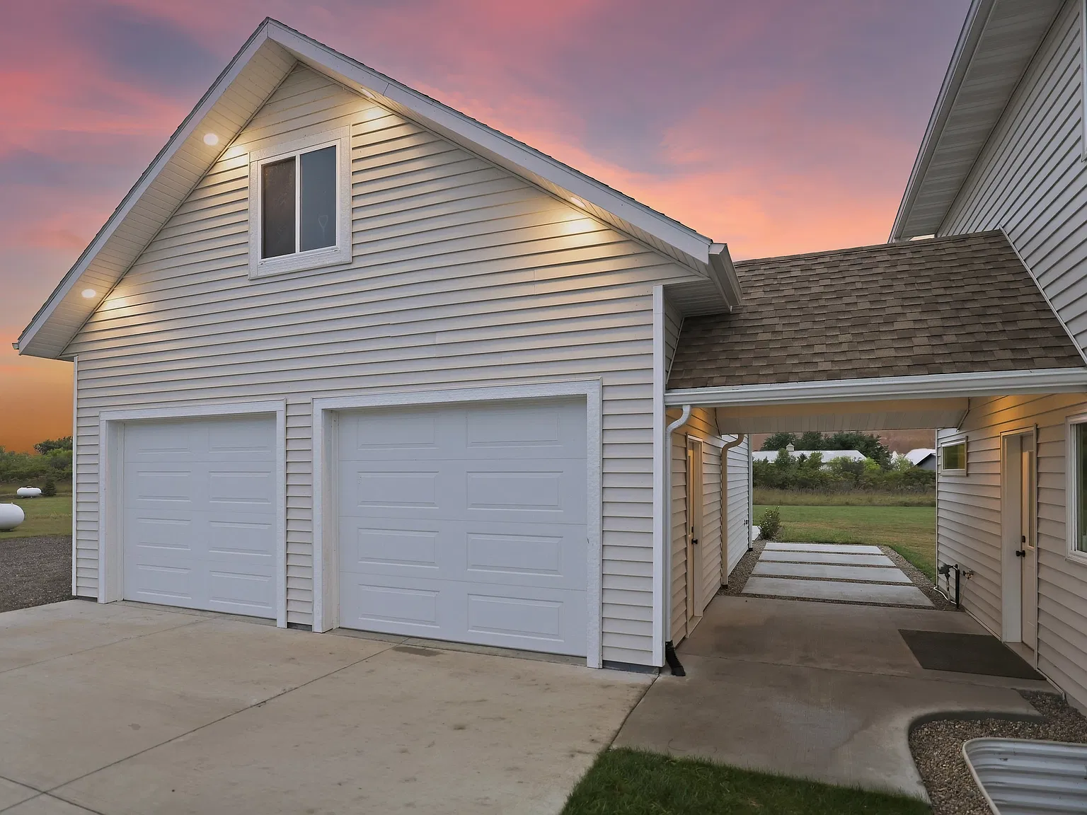464 Meadow Drive — Photo 2