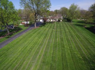 557 1st St, Lemont, IL 60439