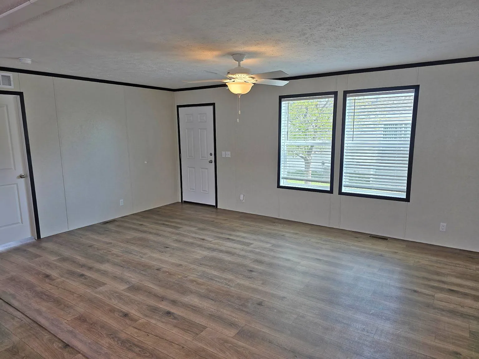 3 bed, 2.0 bath, 1250 sqft, $1,700 — Photo 3