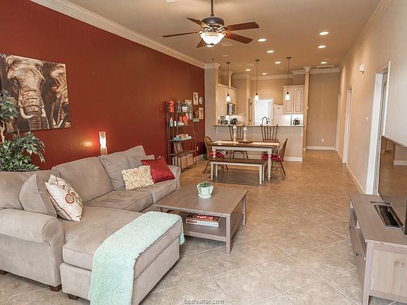 2nd image of 3807 Blackhawk Ln