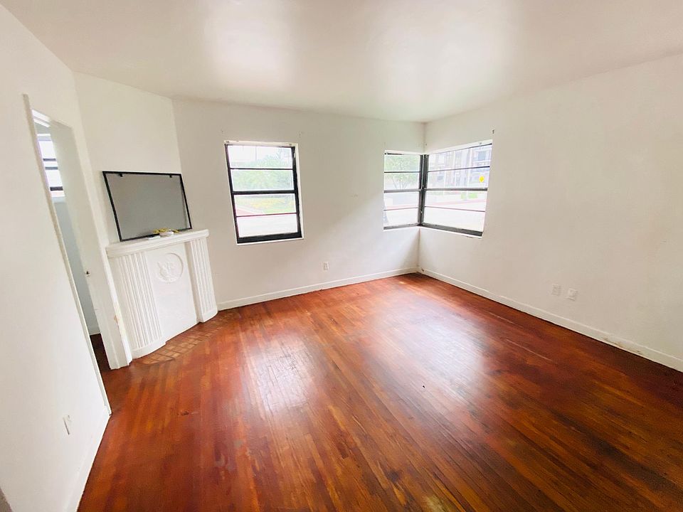 1st image of 8918 Collins Ave #1