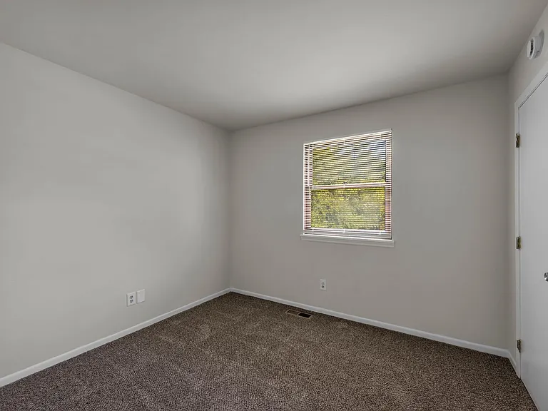 2700 Queenswood Dr — Photo 16