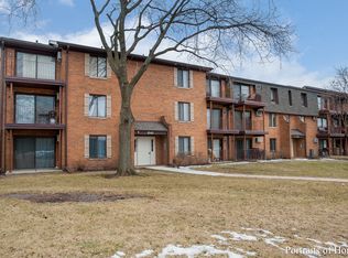 641 N Briar Hill Ln APT 4, Addison, IL 60101