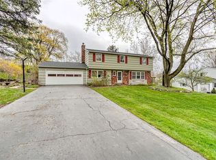20 Country Corner Ln, Fairport, NY 14450