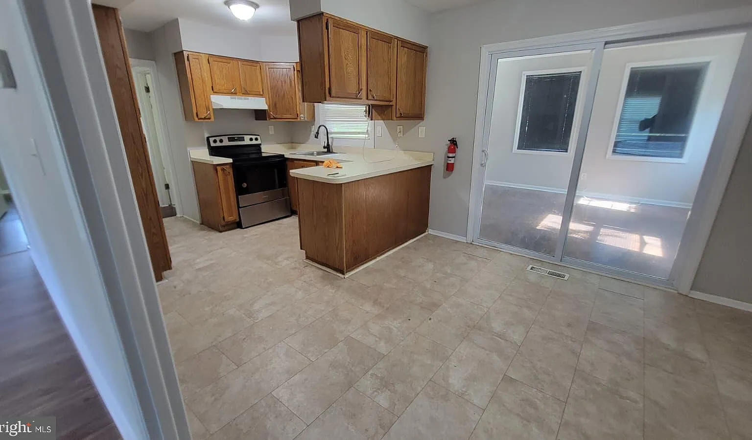 4 bed, 2.0 bath, 1497 sqft, $2,600 — Photo 3