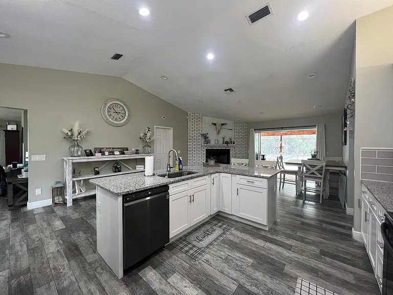 775 Howard St — Photo 10