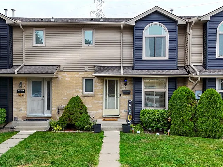 27 York Cres #17 — Photo 1