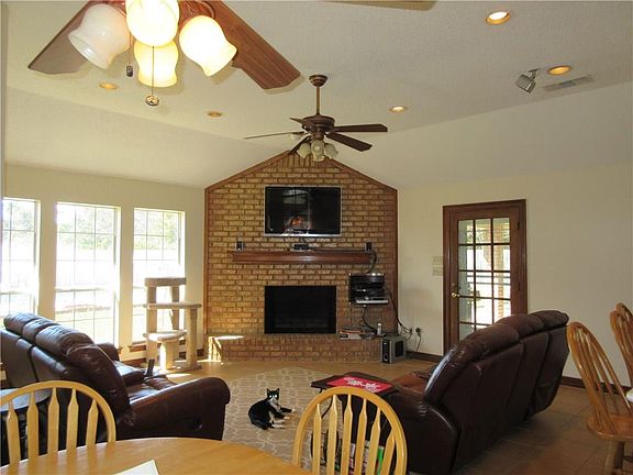 5th image of 820 Sherwood Ct