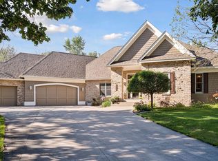 8060 Enclave Cir, Woodbury, MN 55125