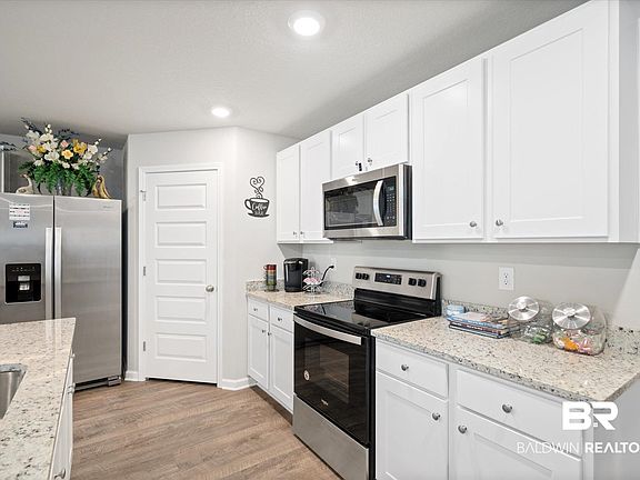 5th image of 446 Paget Dr