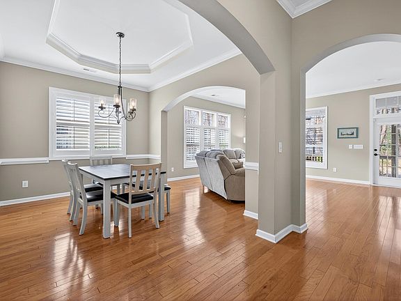 4th image of 6117 Leesburg Ln