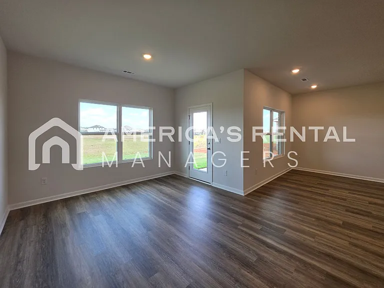 181 Keller Dr — Photo 36