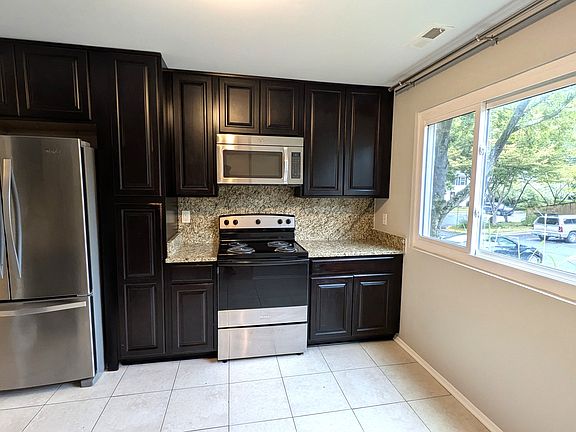 4th image of 1517 Winterberry Dr