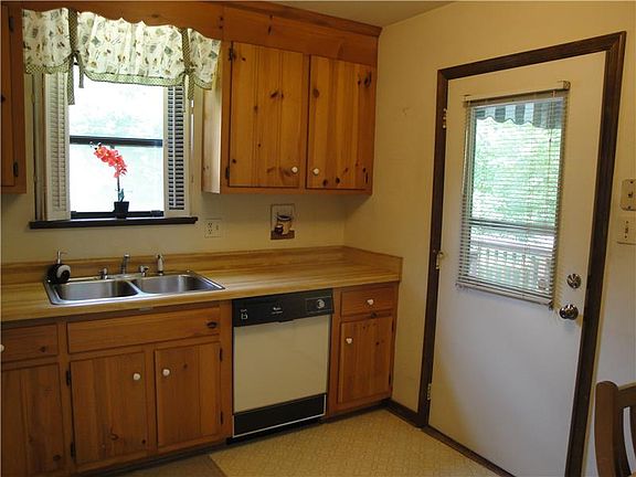 3rd image of 8349 Scottingham Dr