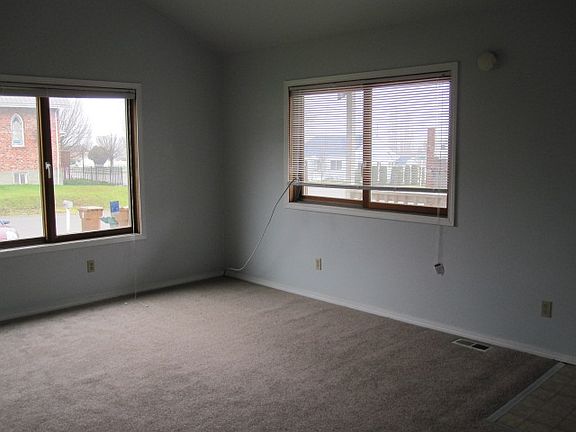 5th image of 1448 E 35th St