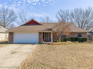638 Meadowbrook Dr, Alma, AR 72921