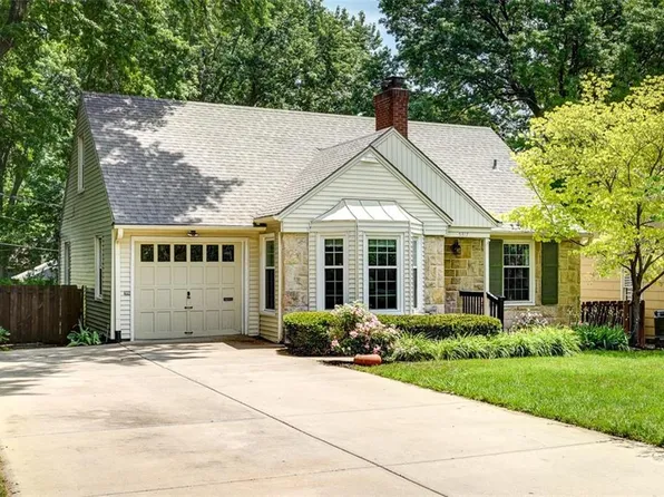 5317 Chadwick Rd, Fairway, KS 66205