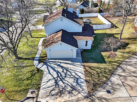 3rd image of 63 Gray Owl Garth Ct