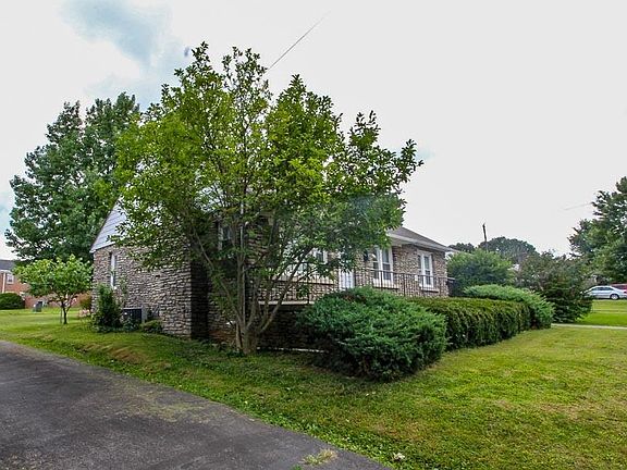 4th image of 17 Hillcrest St