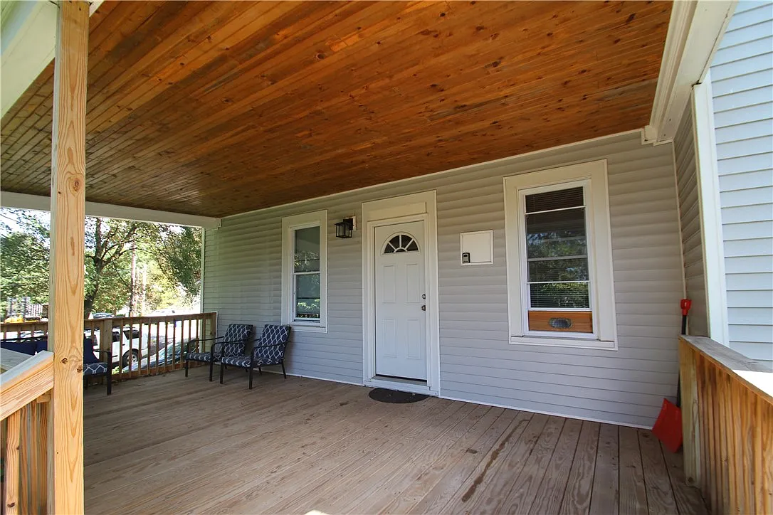 1 bed, 1.0 bath, 3525 sqft, $1,300 — Photo 1