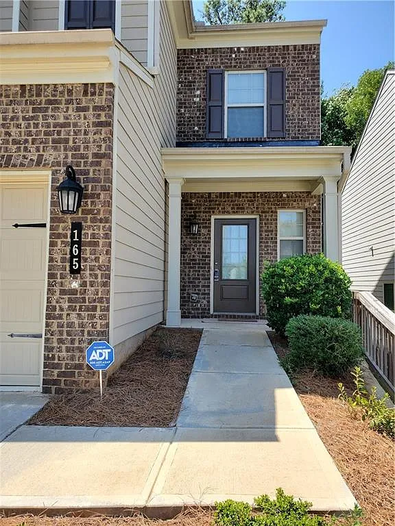 3 bed, 2.5 bath, 1954 sqft, $2,200 — Photo 2