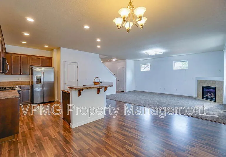 5941 NE 48th St — Photo 5