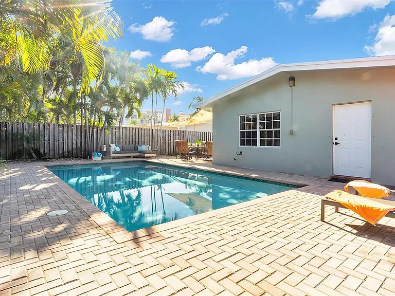 3221 Seaward Dr — Photo 5