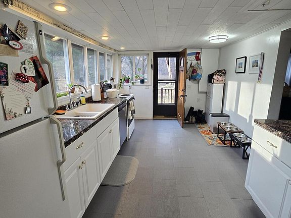 4th image of 33 Black Diamond Beach Rd