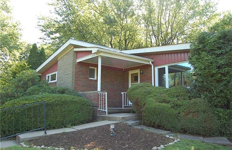 1st image of 214 Blackridge Dr