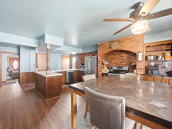 5th image of 602 Hirsch Ave