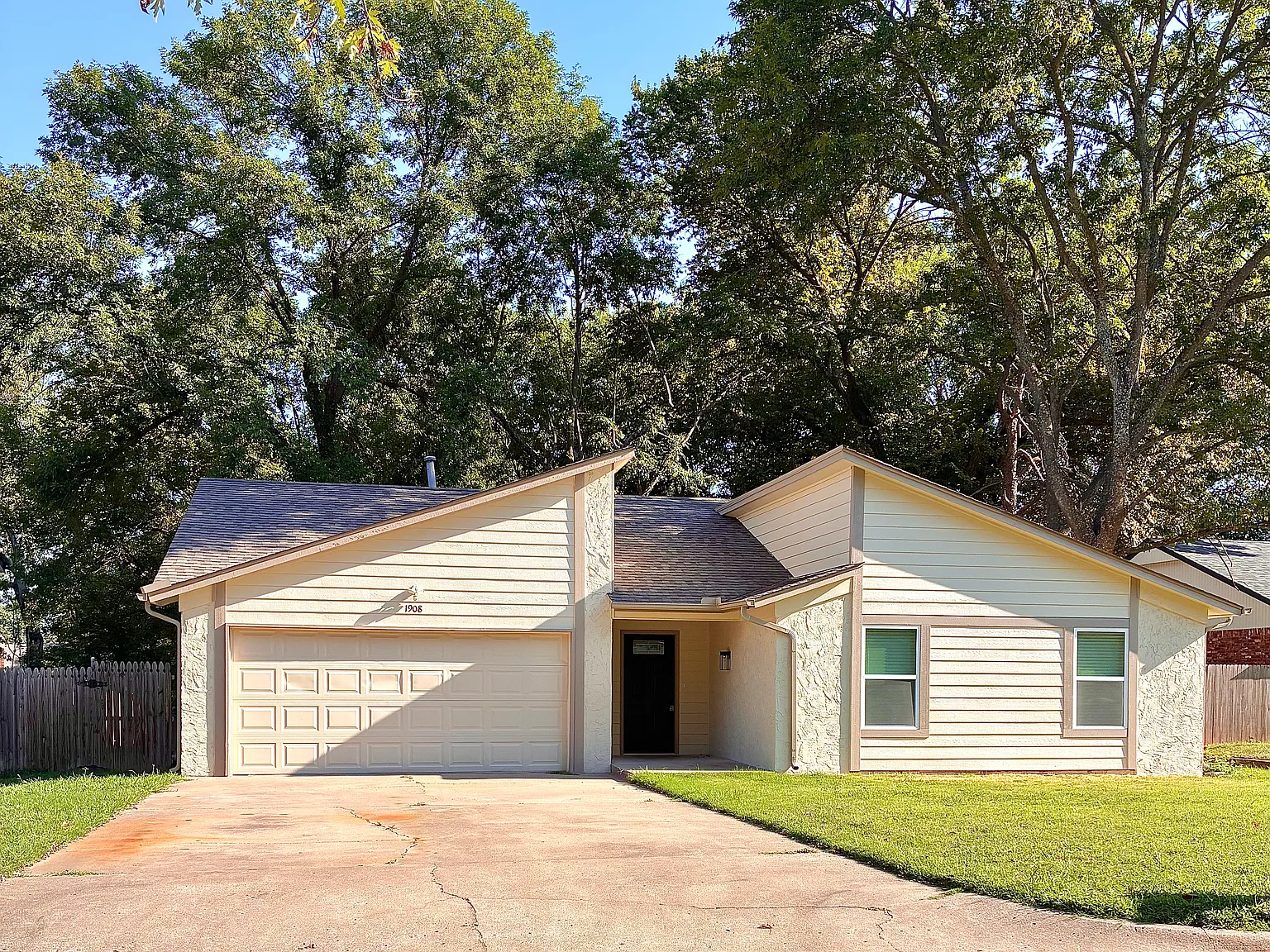 3 bed, 1454 sqft, $1,795 — Photo 1