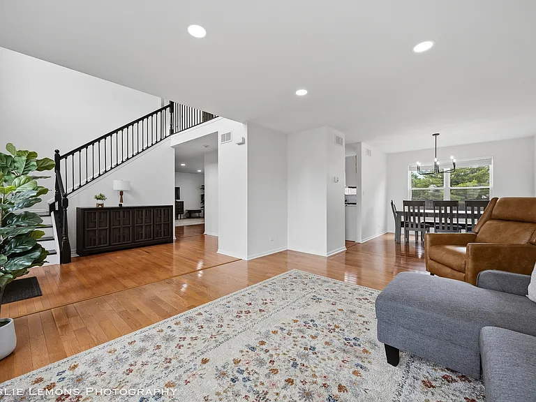 6816 Twin Falls Dr — Photo 2