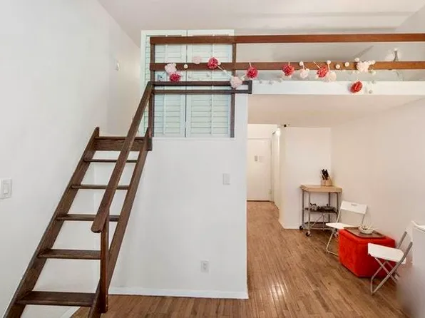 310 East 23rd Street 2B image 2 of 7
