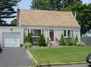 156 W 20th St, Deer Park, NY 11729