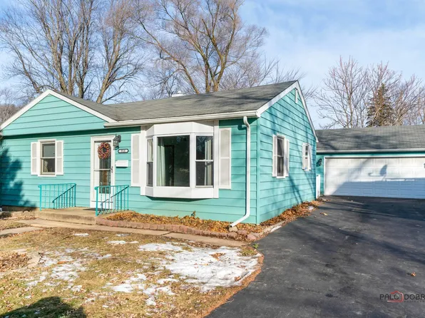 918 21st St, Zion, IL 60099