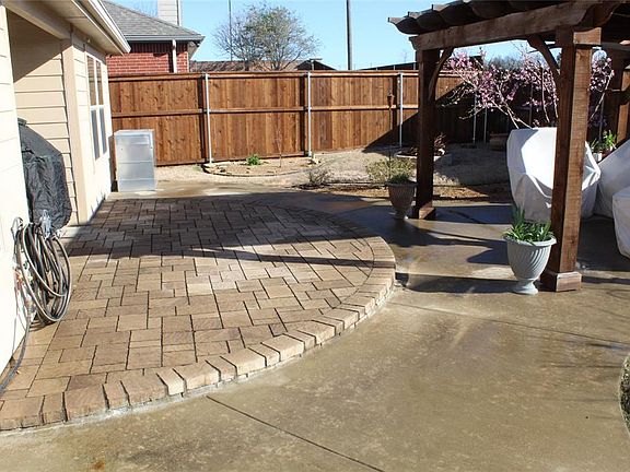 4th image of 5005 Old Oak Dr