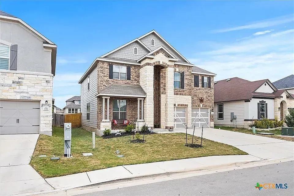 3 bed, 2.5 bath, 2753 sqft, $2,450 — Photo 2