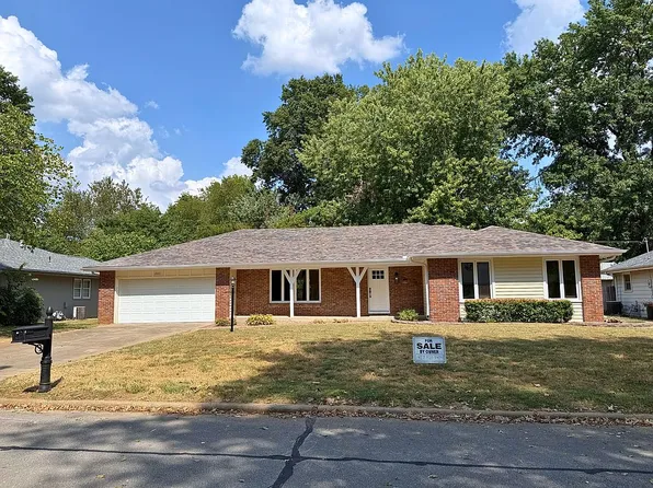 1527 E Hanover St, Springfield, MO 65804