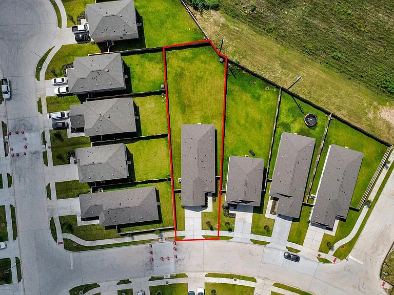 10411 Birds Nest Dr — Photo 2