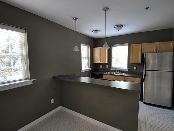 3rd image of 309 E Lafayette St APT 102