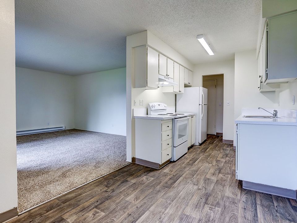 1st image of 19511 NE Halsey St APT 110