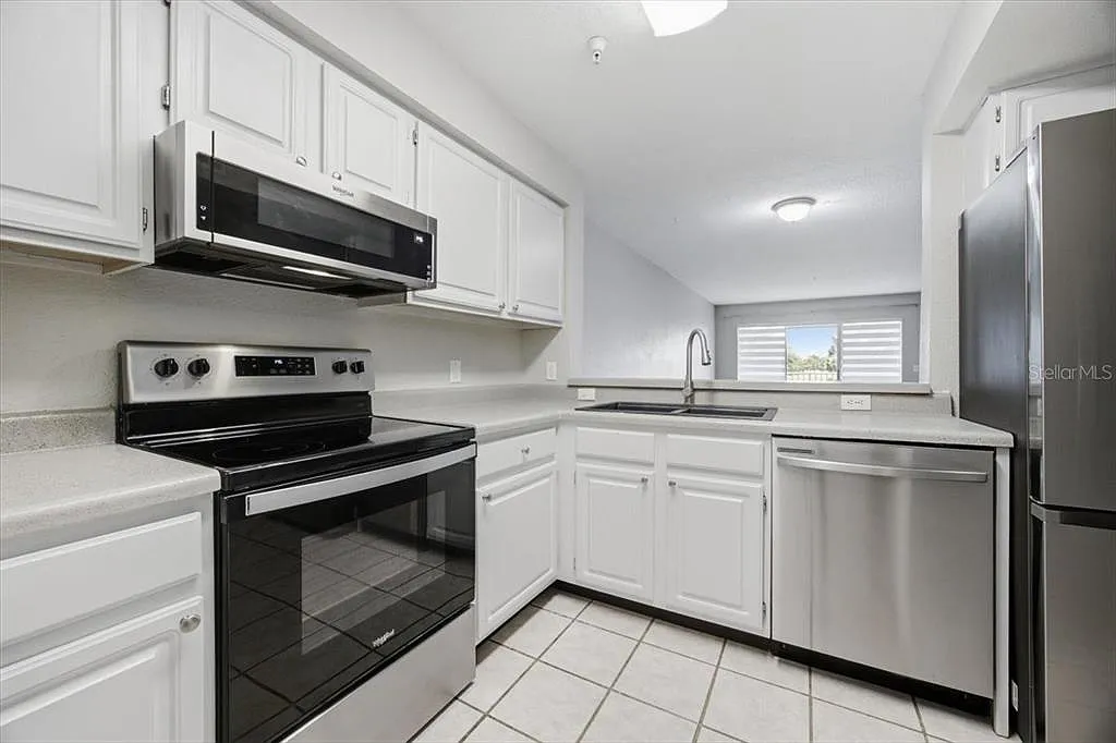 1 bed, 1.0 bath, 861 sqft, $1,400 — Photo 2