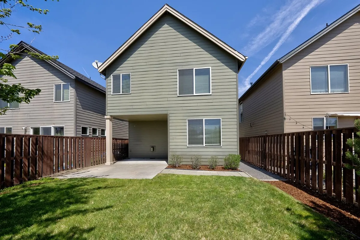 Building Photo - 19557 Salmonberry Ct