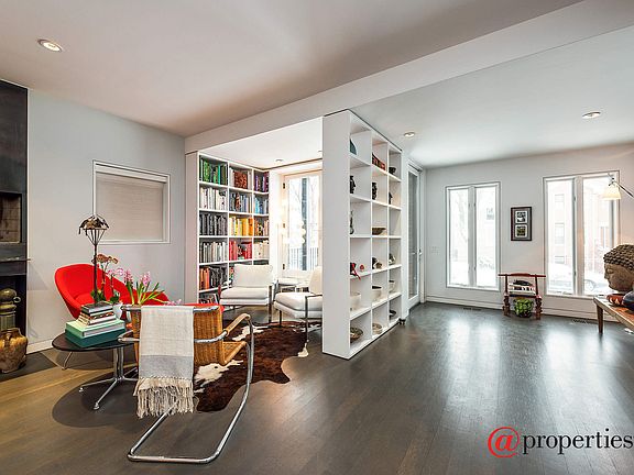Sitting Room/Foyer